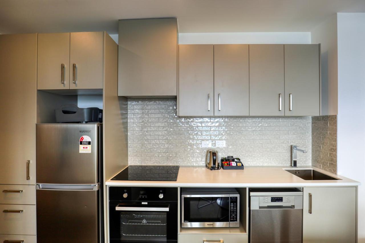 Ramada Suites By Wyndham Victoria Street West Auckland Esterno foto