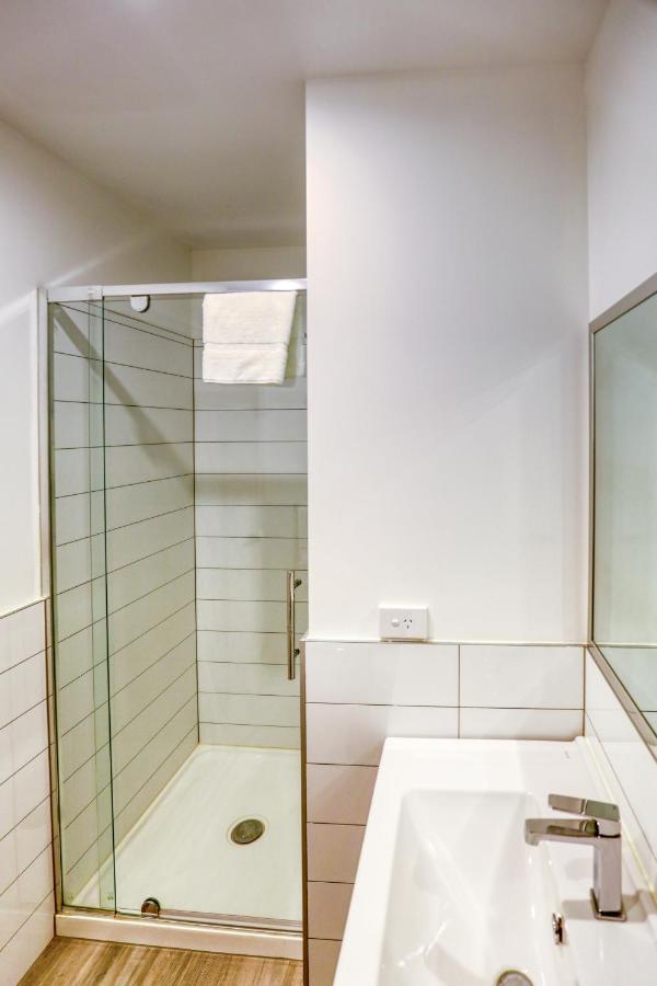 Ramada Suites By Wyndham Victoria Street West Auckland Esterno foto