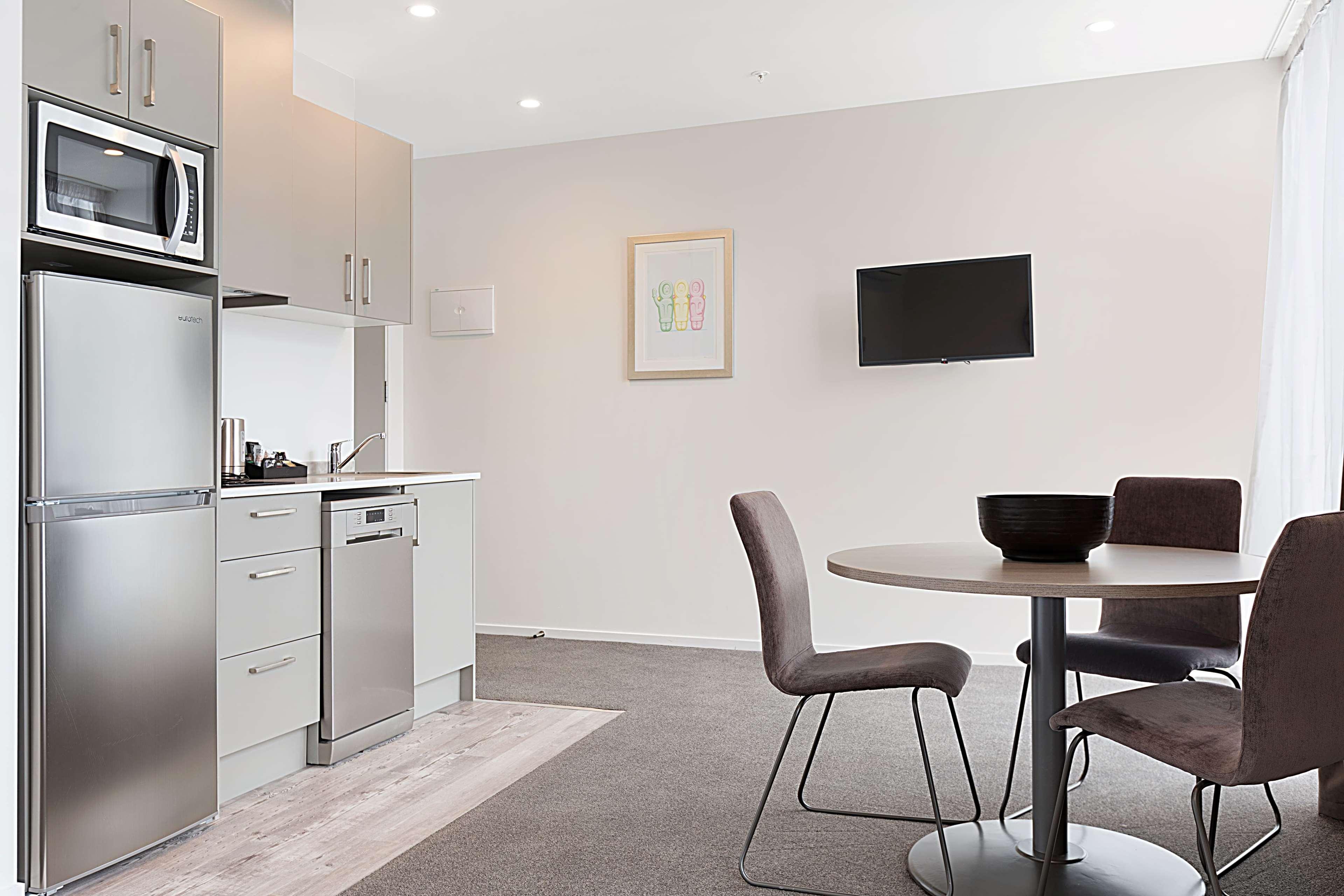 Ramada Suites By Wyndham Victoria Street West Auckland Esterno foto