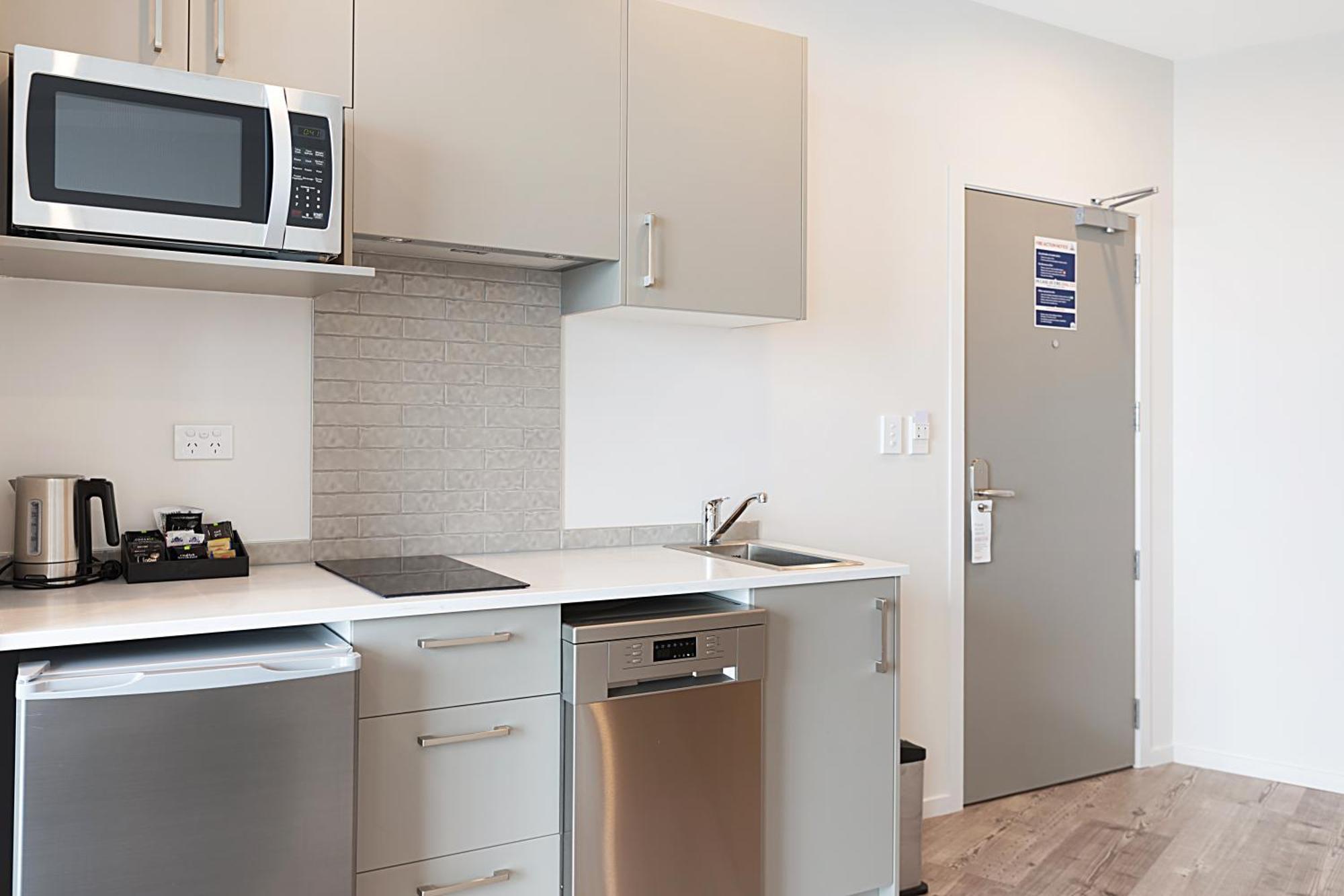 Ramada Suites By Wyndham Victoria Street West Auckland Esterno foto