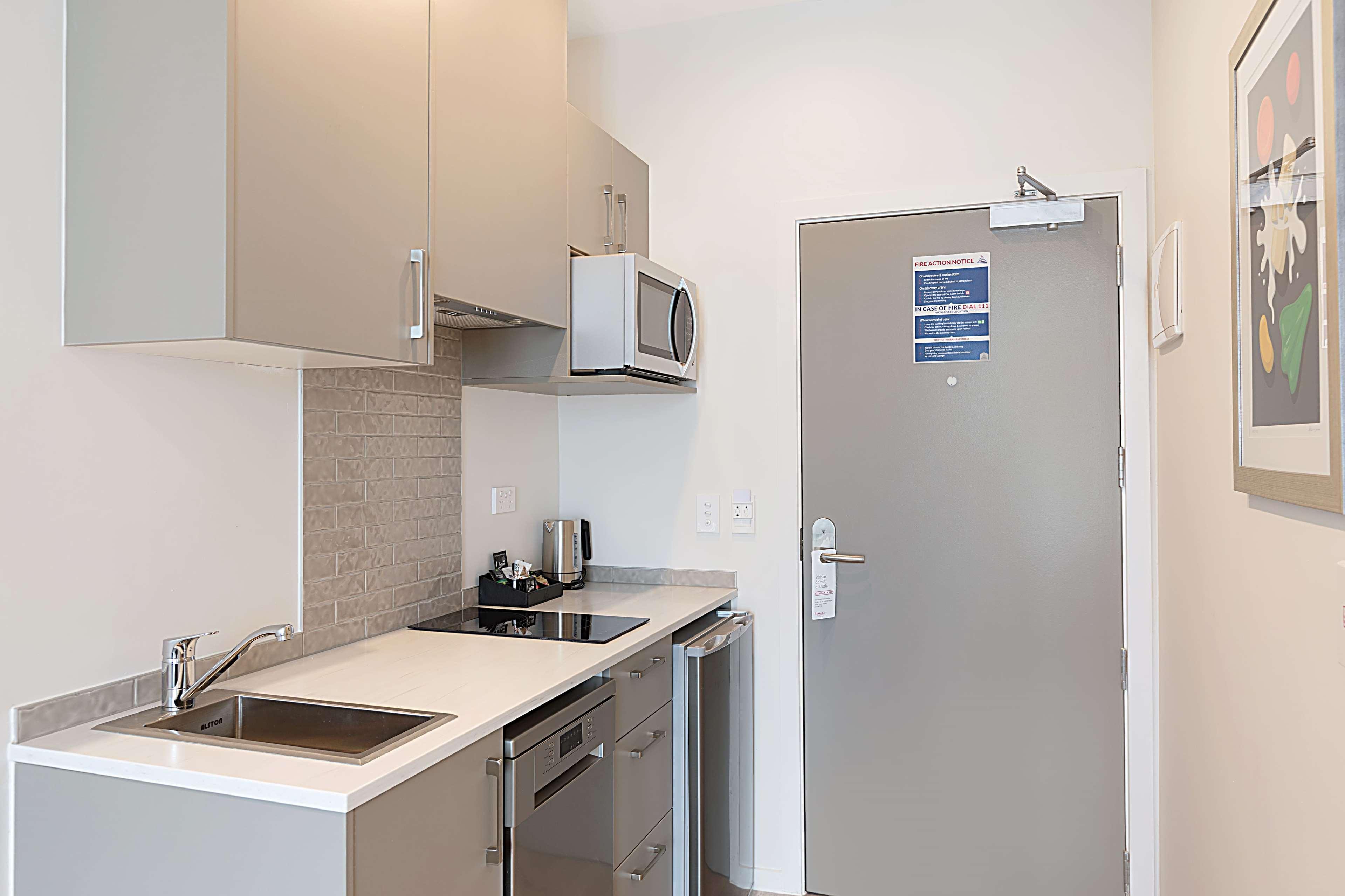 Ramada Suites By Wyndham Victoria Street West Auckland Esterno foto
