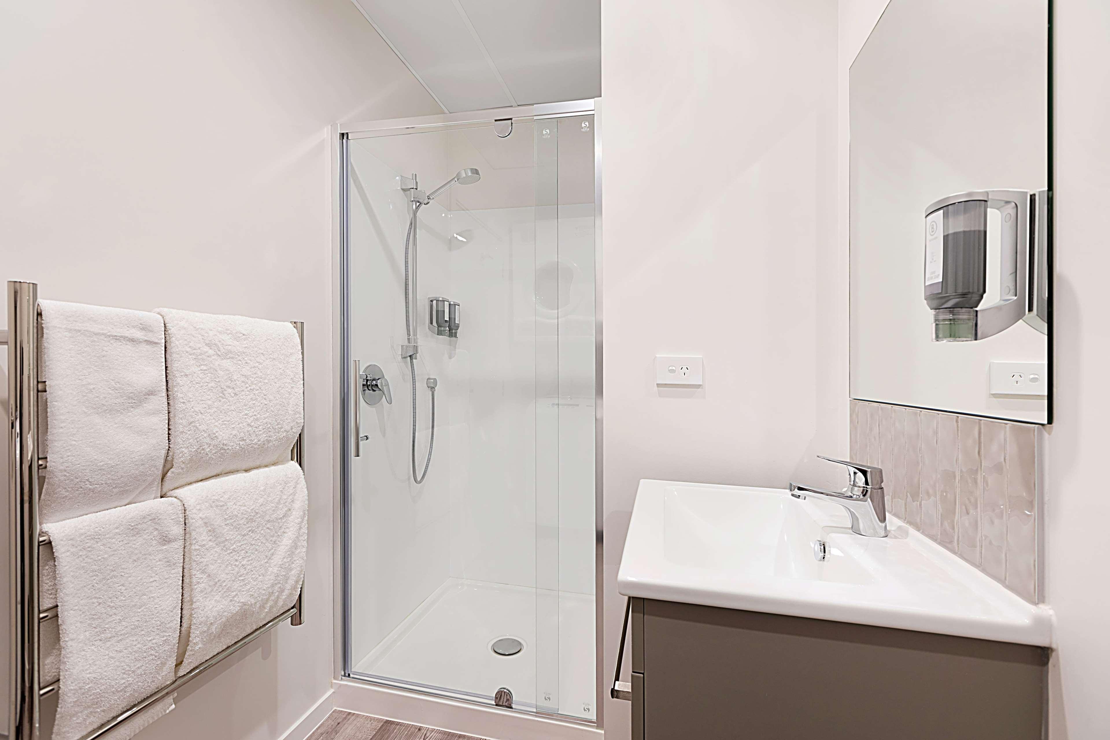 Ramada Suites By Wyndham Victoria Street West Auckland Esterno foto