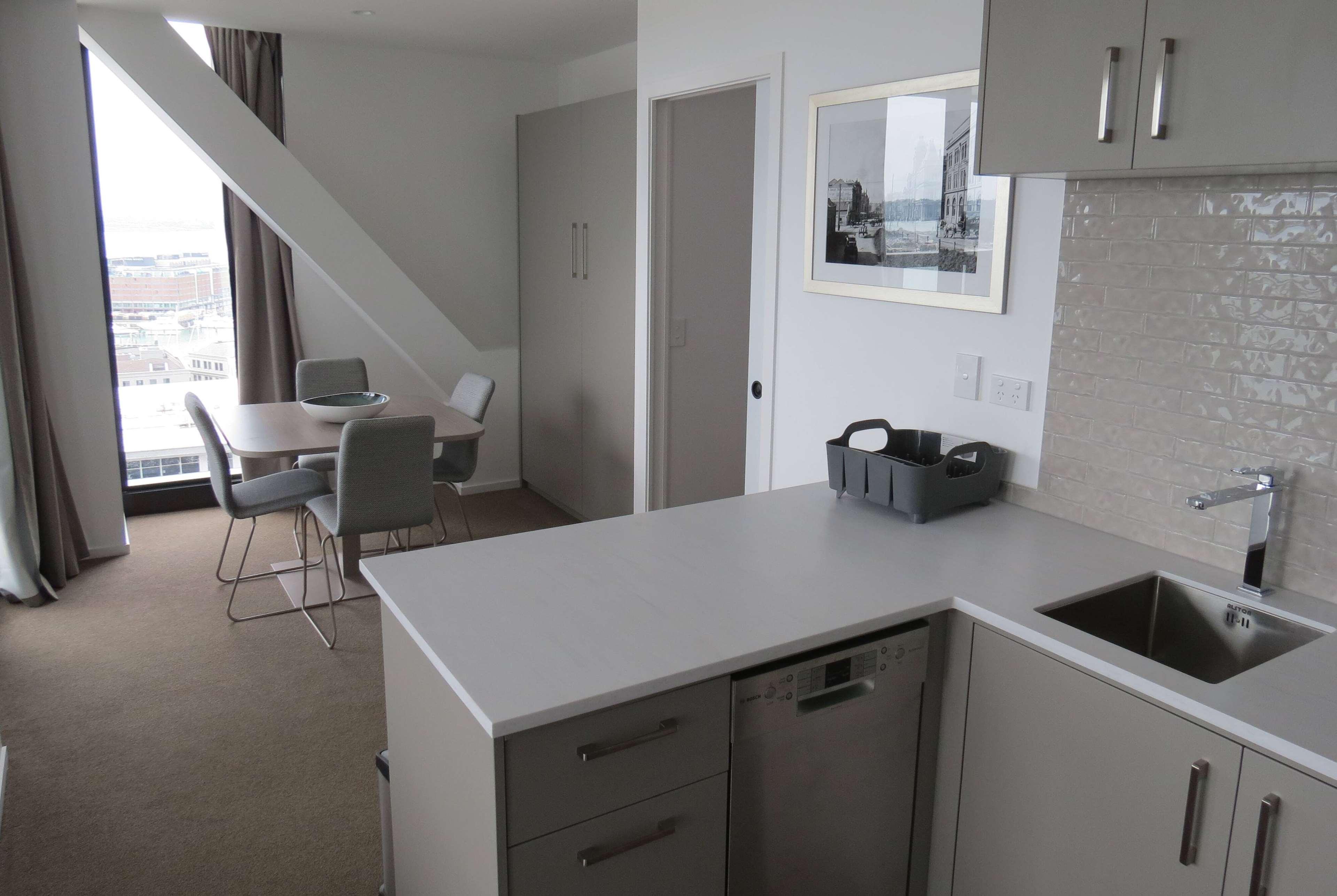 Ramada Suites By Wyndham Victoria Street West Auckland Esterno foto