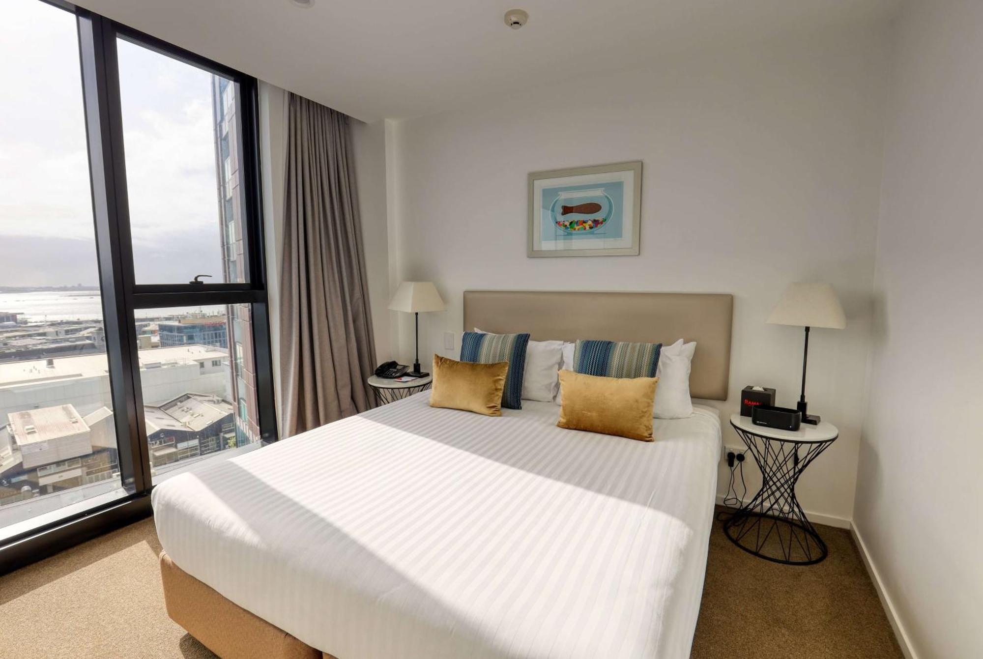 Ramada Suites By Wyndham Victoria Street West Auckland Esterno foto