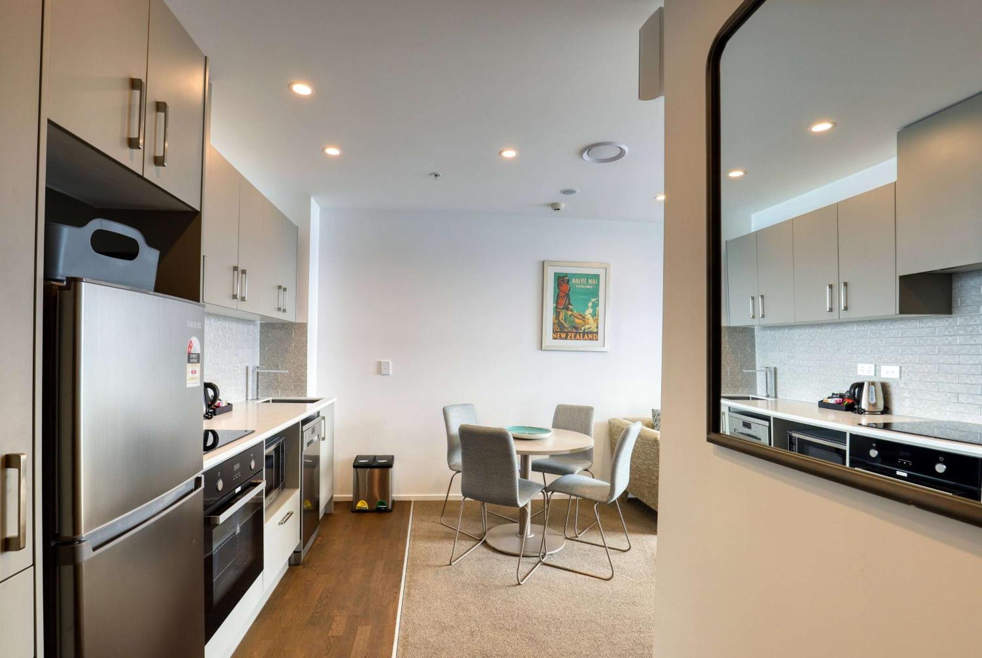 Ramada Suites By Wyndham Victoria Street West Auckland Esterno foto