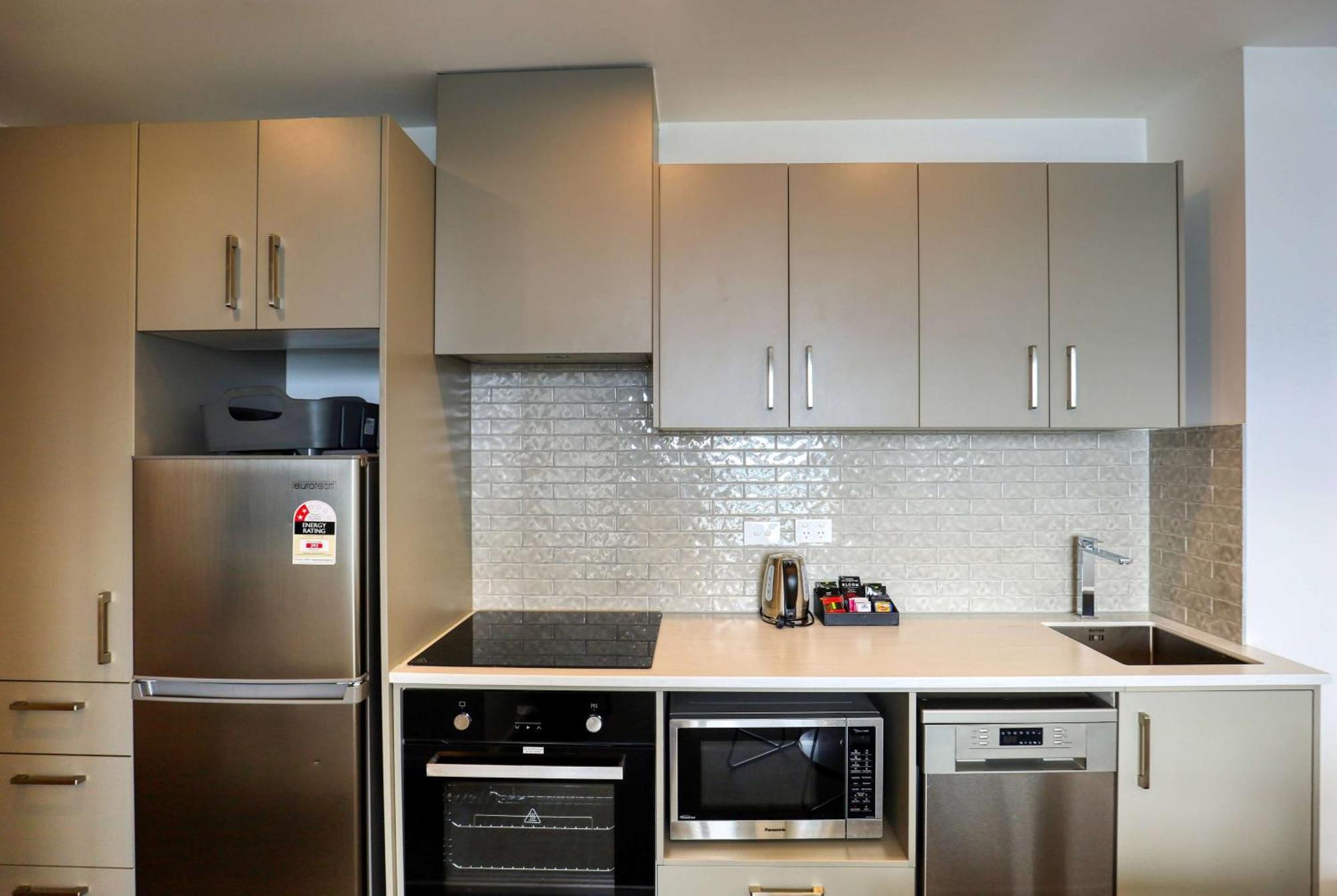 Ramada Suites By Wyndham Victoria Street West Auckland Esterno foto