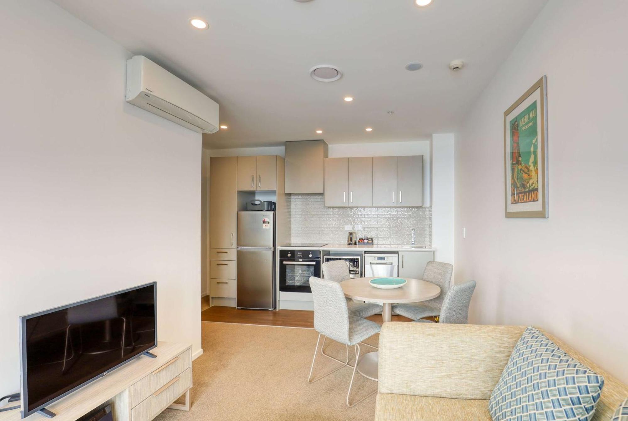 Ramada Suites By Wyndham Victoria Street West Auckland Esterno foto