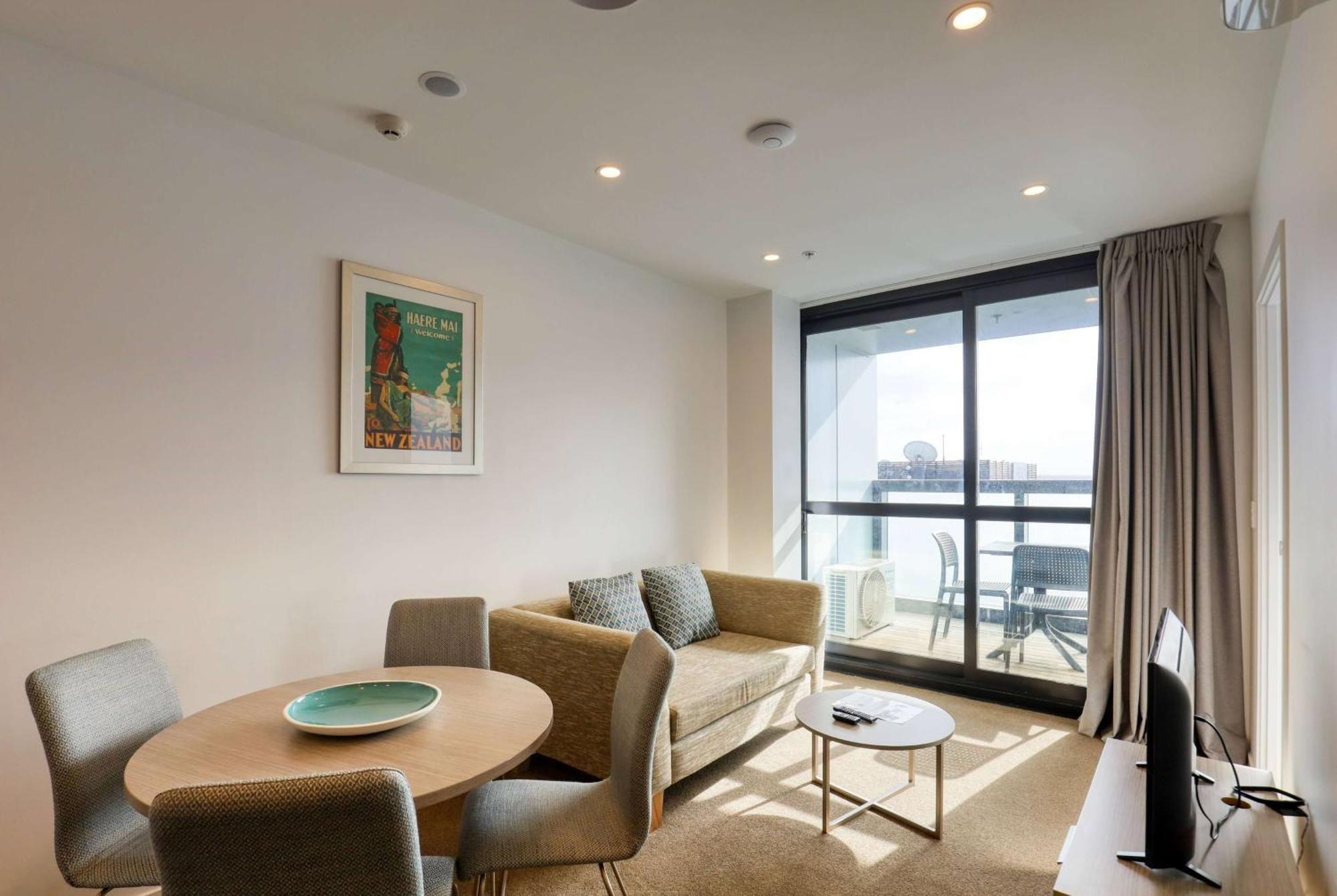 Ramada Suites By Wyndham Victoria Street West Auckland Esterno foto