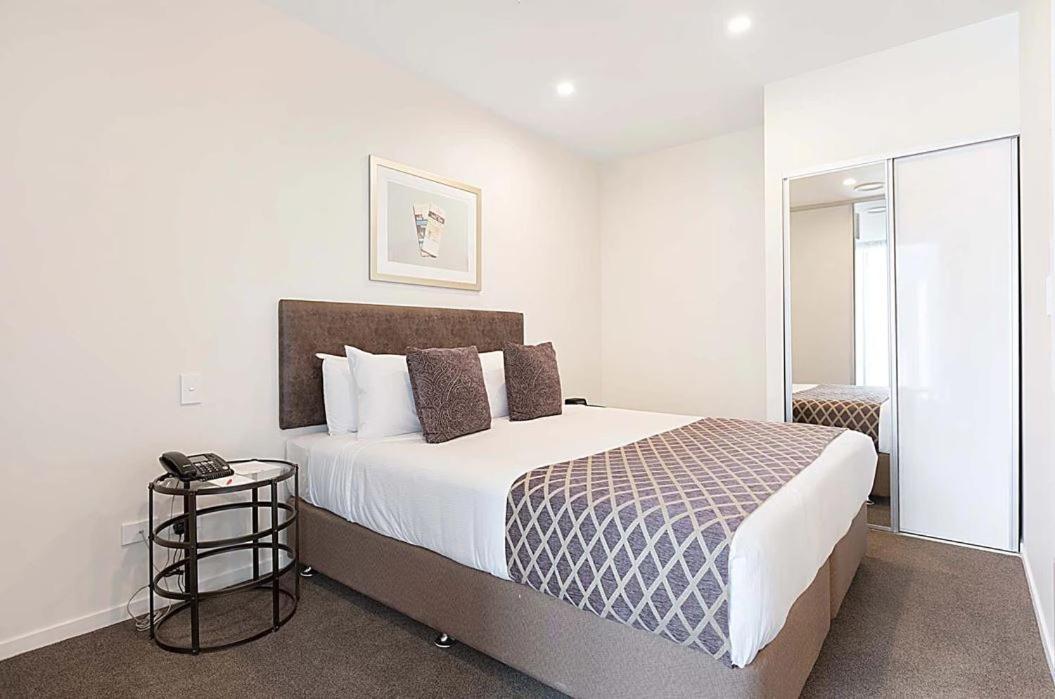 Ramada Suites By Wyndham Victoria Street West Auckland Esterno foto