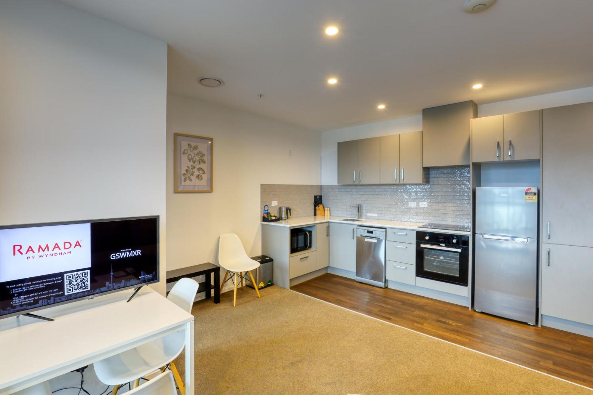 Ramada Suites By Wyndham Victoria Street West Auckland Esterno foto