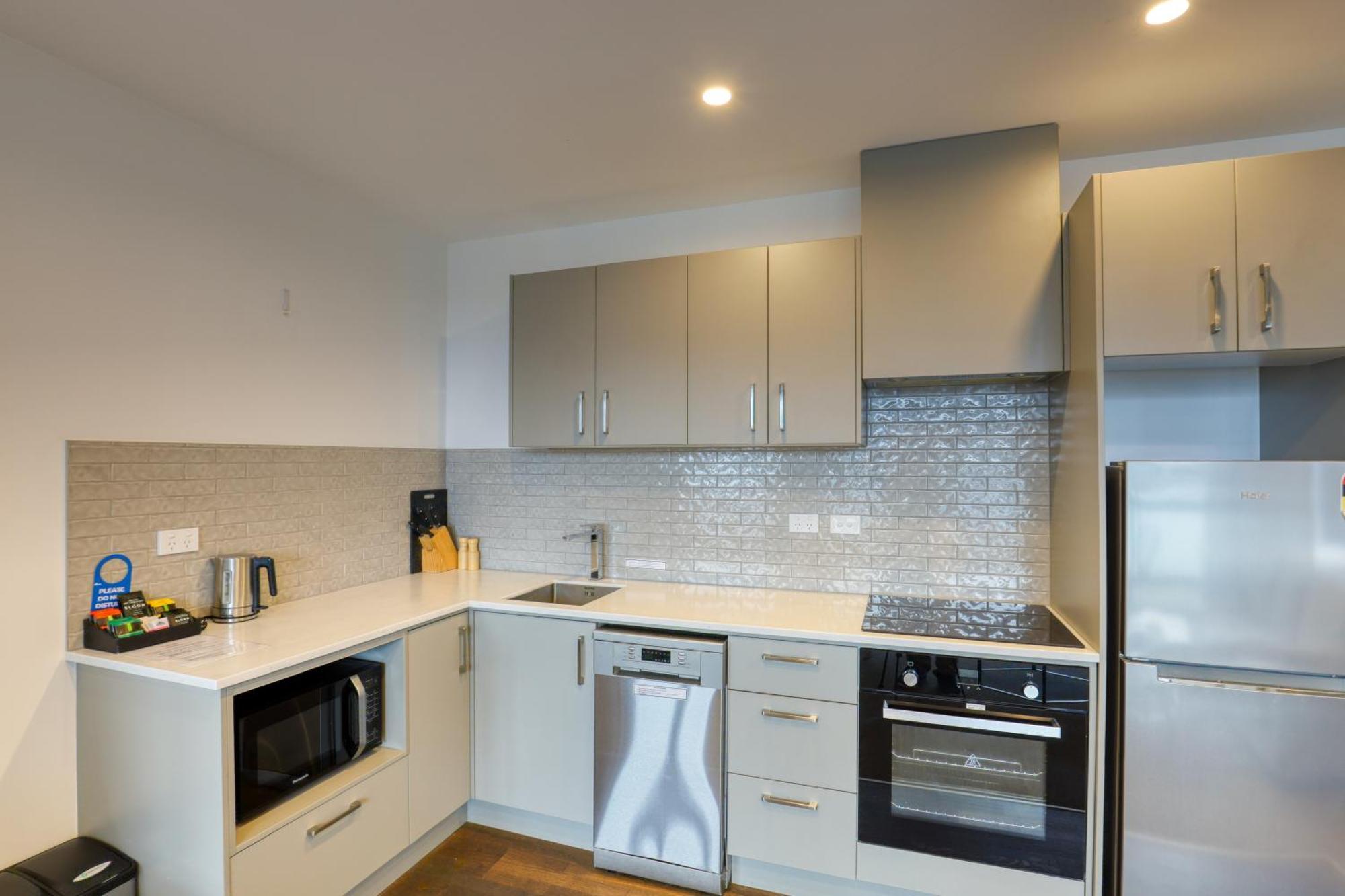 Ramada Suites By Wyndham Victoria Street West Auckland Esterno foto